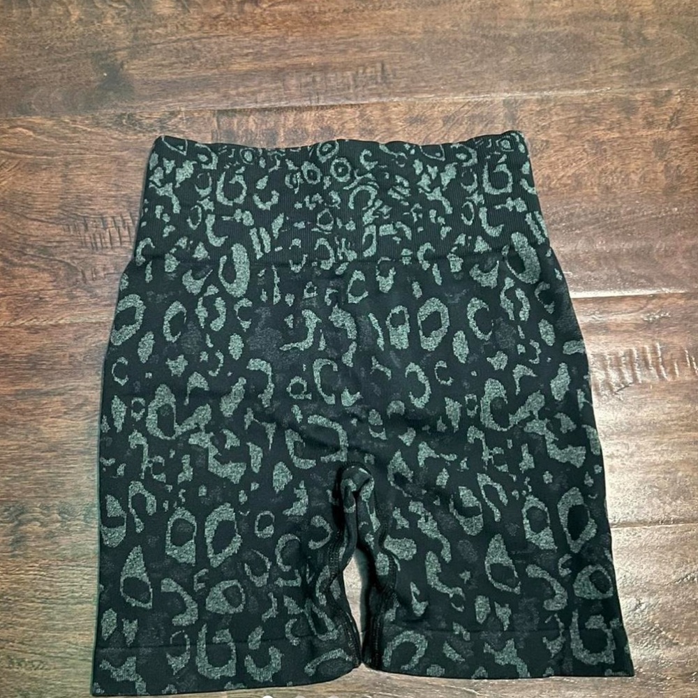 Leopard gym shorts 😍